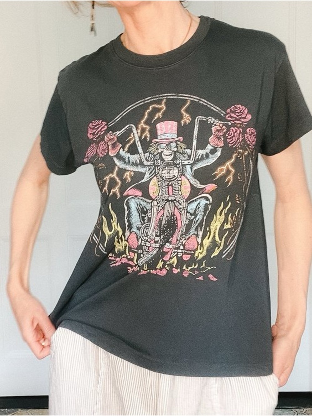 DAY DREAMER
JUST PASSIN' THROUGH TEE - VINATGE BLACK XS